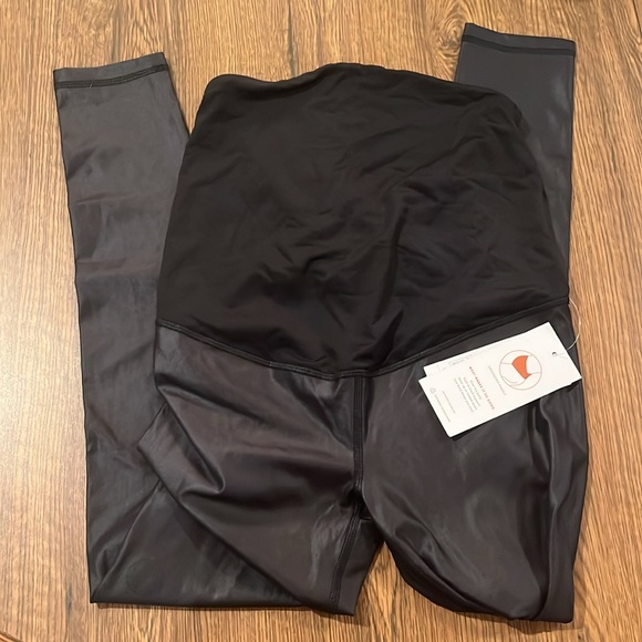 Isabel Maternity Active High Gloss Leggings - Picture 5 of 10
